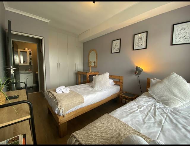 2 BEDROOM APARTMENT TO LET IN BEACHFRONT